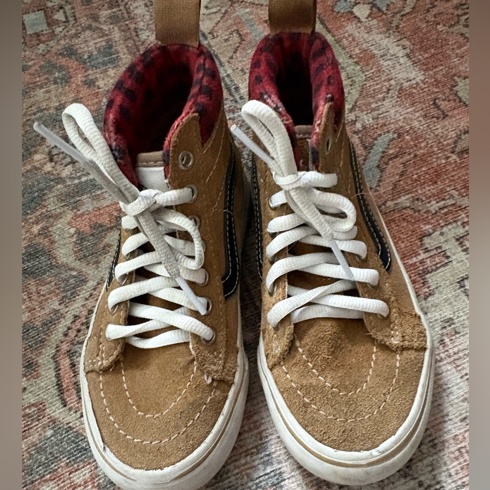 Vans Kids' SK8-Hi MTE-1 boots in brown suede with a plaid liner. - Picture 3 of 6